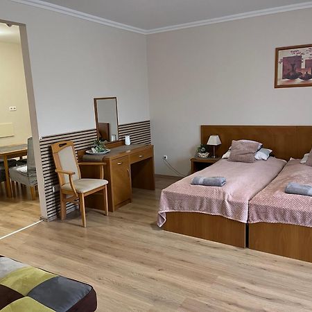 Brookforest Apartman Hajdúszoboszló Eksteriør billede
