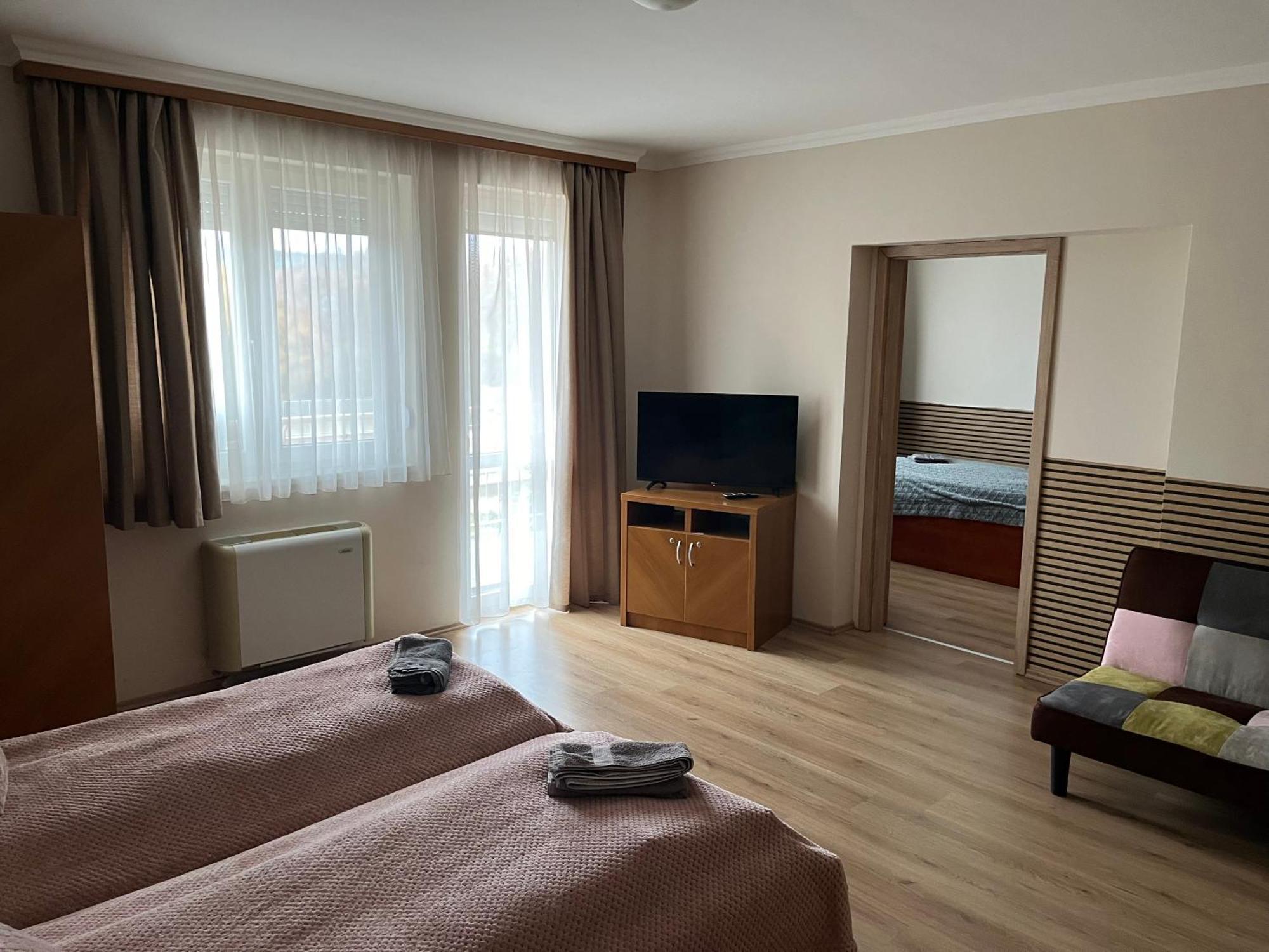 Brookforest Apartman Hajdúszoboszló Eksteriør billede